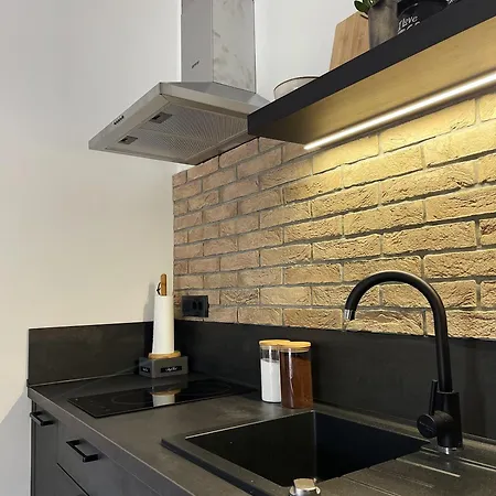 Cozy With Terrace + Free Parking Apartment *