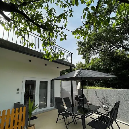 Cozy With Terrace + Free Parking *