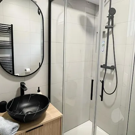 Apartment Cozy With Terrace + Free Parking *
