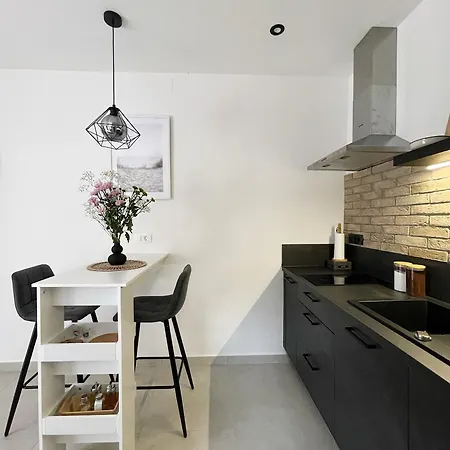 Cozy With Terrace + Free Parking